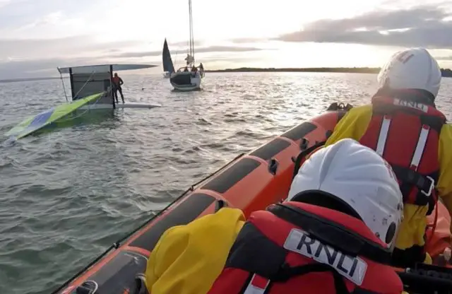 Capsized catamaran towed to safety by Cowes RNLI