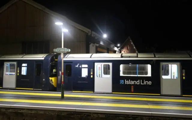 New Class 484 at Ryde St Johns on 1st November 2021