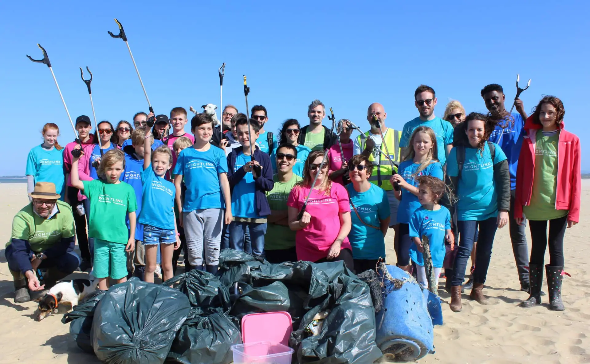 Wightlink supports a beach clean at Ryde