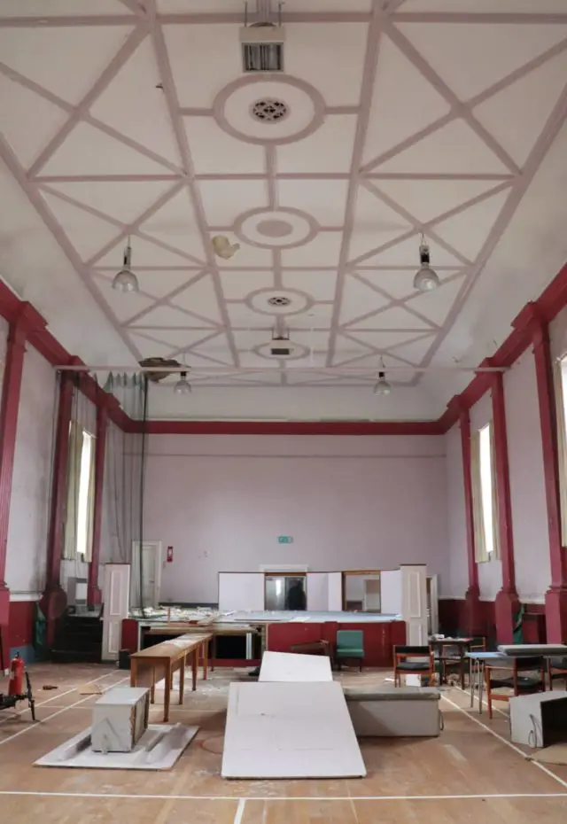 Sandown Town Hall interior today, showing the ceiling (photo by Paul Coueslant, 15 December 2021)