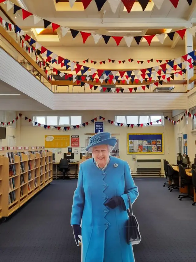 Platinum bunting with cut out of the Queen at Ryde Library