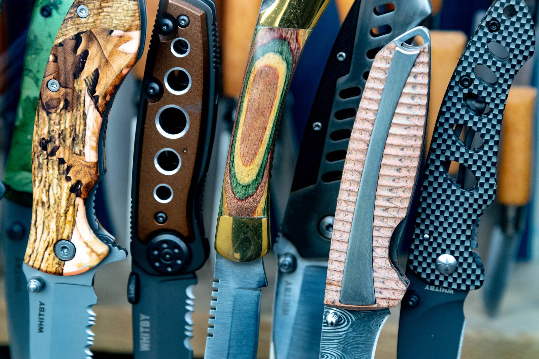 Knifes for sale in the window of a shop