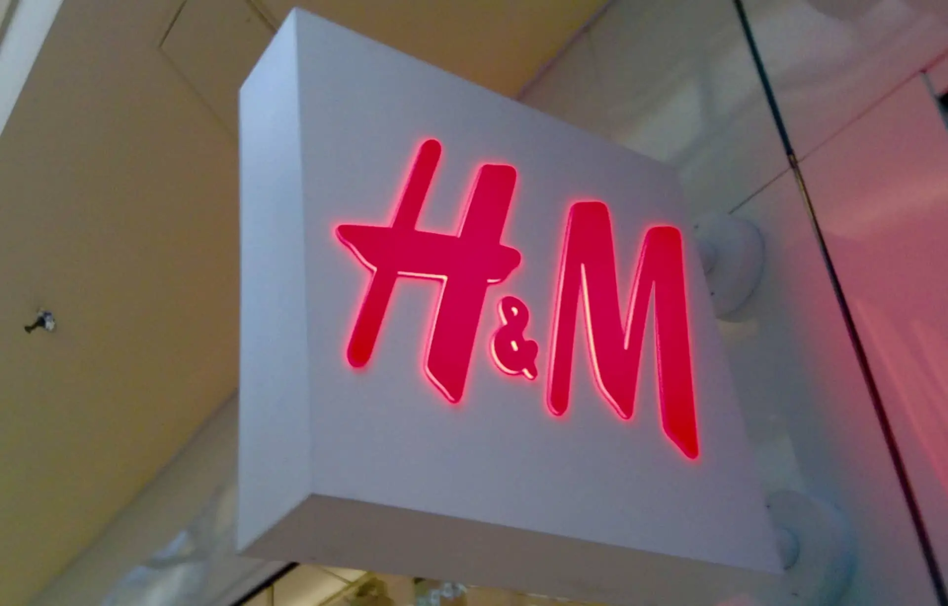 HandM store sign