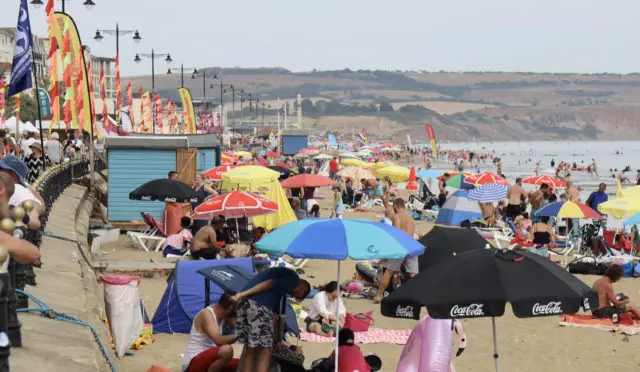 Seafront crowds on Regatta day in August - Sandown Carnival