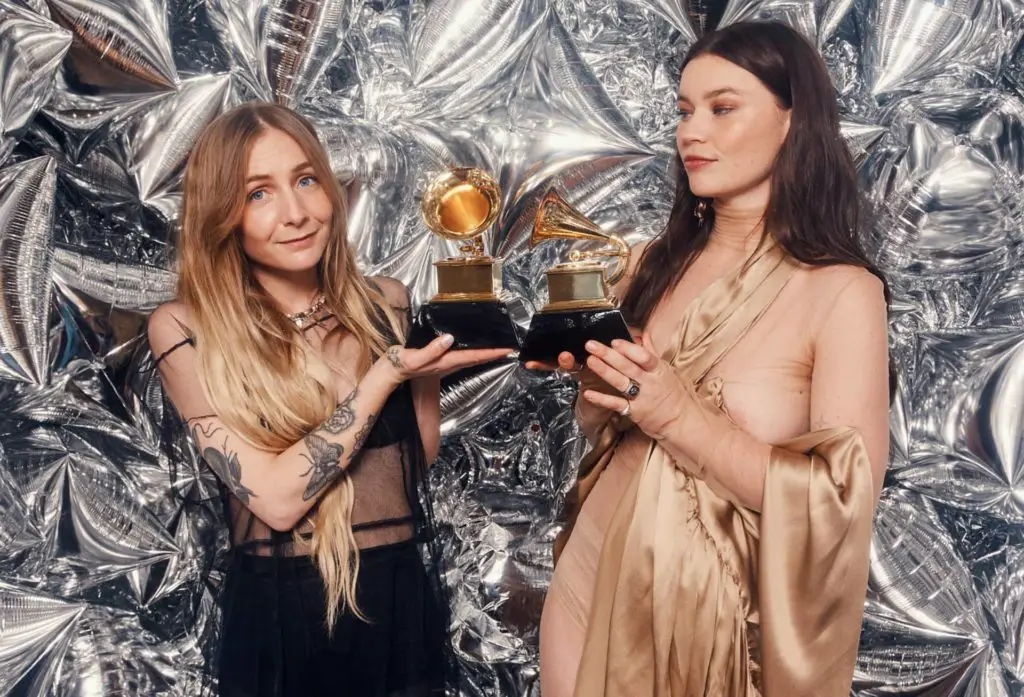 Isle Of Wights Wet Leg Wins Two Grammys Videos 