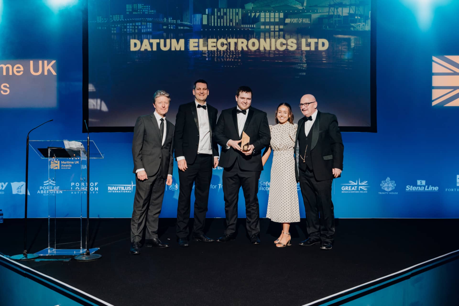 Datum Electronics Presented the Clean Maritime Enabler Award by Lloyd’s Register and BBC presenter Charlie Stayt