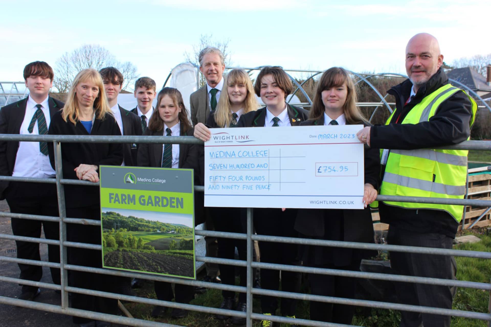 Image: Wightlink’s Martin Gulliver presents the Green Fund for Schools award to Medina College Executive Headteacher Matthew Parr-Burman and Science & Agriculture teacher Victoria Lloyd with students Ruby Haworth, Apryl Holder, Bradley Janvrin, Dylan Kennedy, Jake Lovett, Mia Shakespeare and Else May Portsmouth