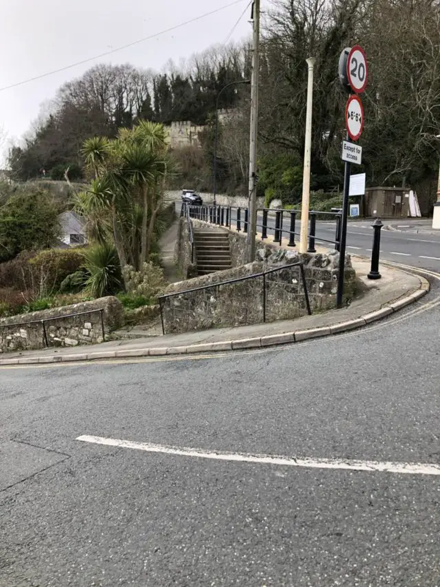 The junction of Grove Road and Ocean View Road