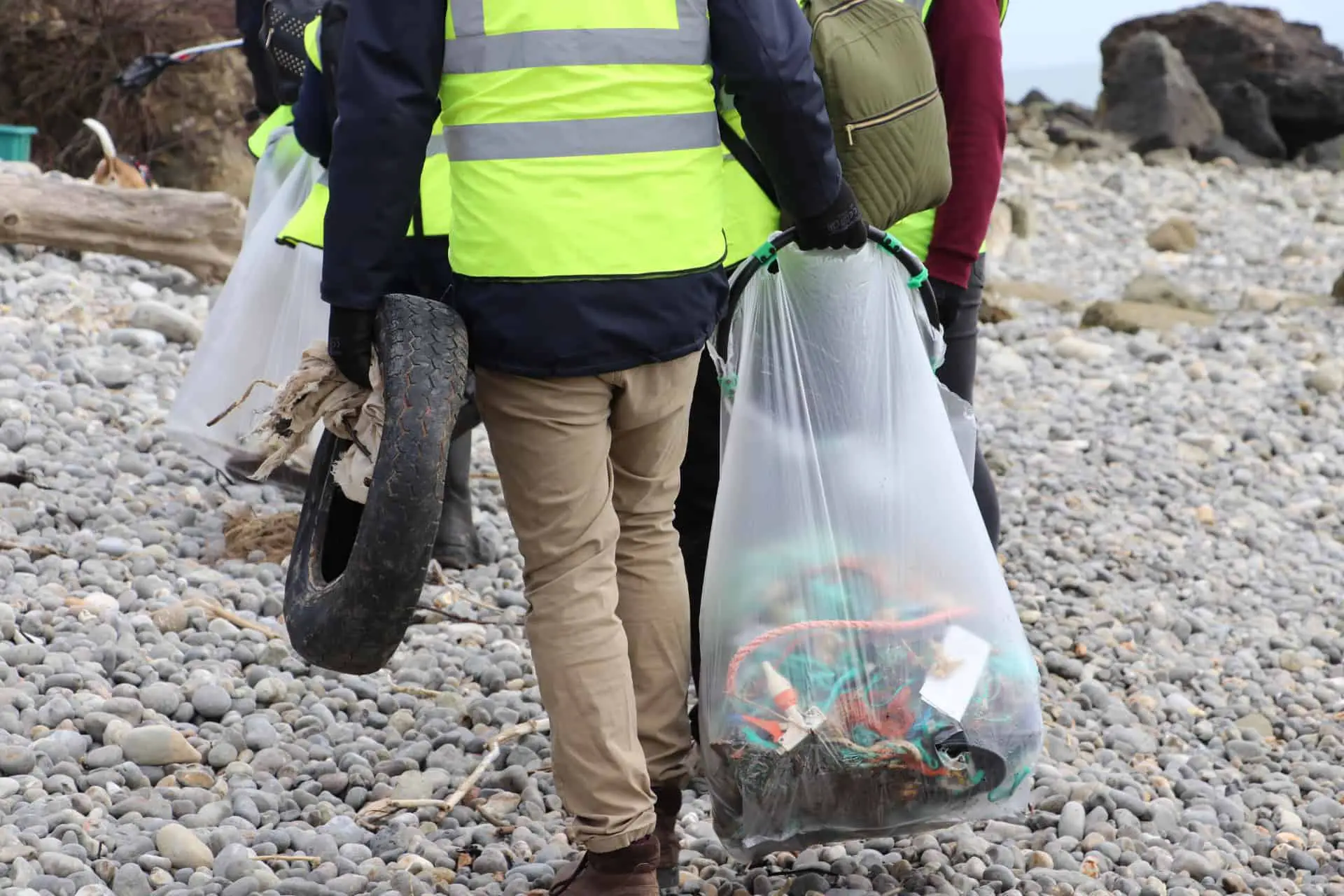People on a 5-minute beach clean