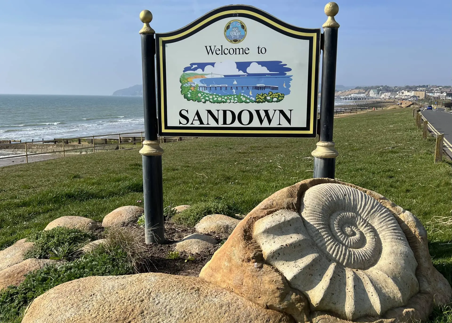 Welcome to Sandown sign with bay in the background - Paul Coueslant