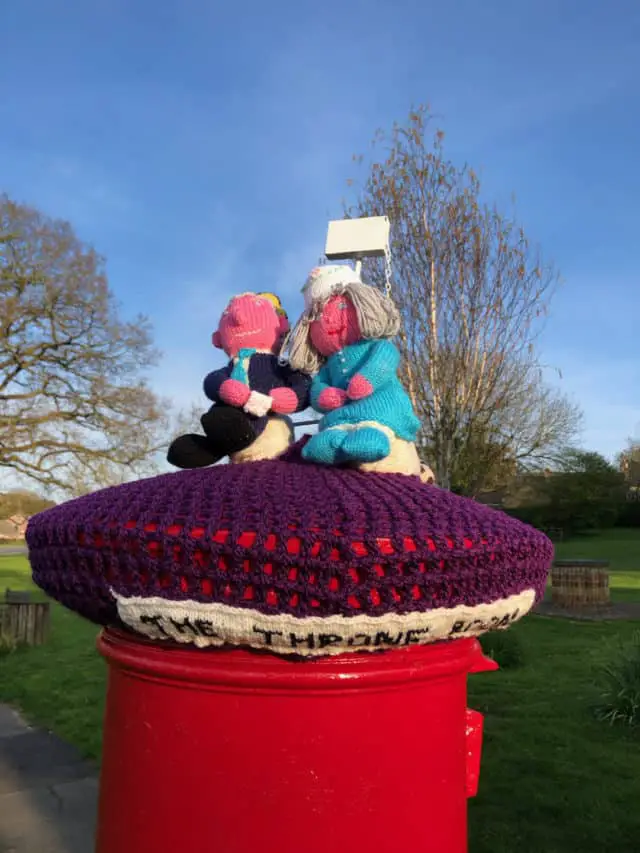 Royal Throne Post Box Topper in Rookley