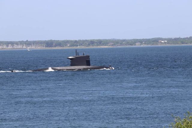 Submarine off Fort Vic