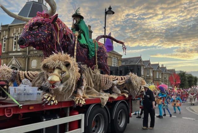 The spectacular costumes and carnival figures created by Shademakers UK wowed Sandown in 2022