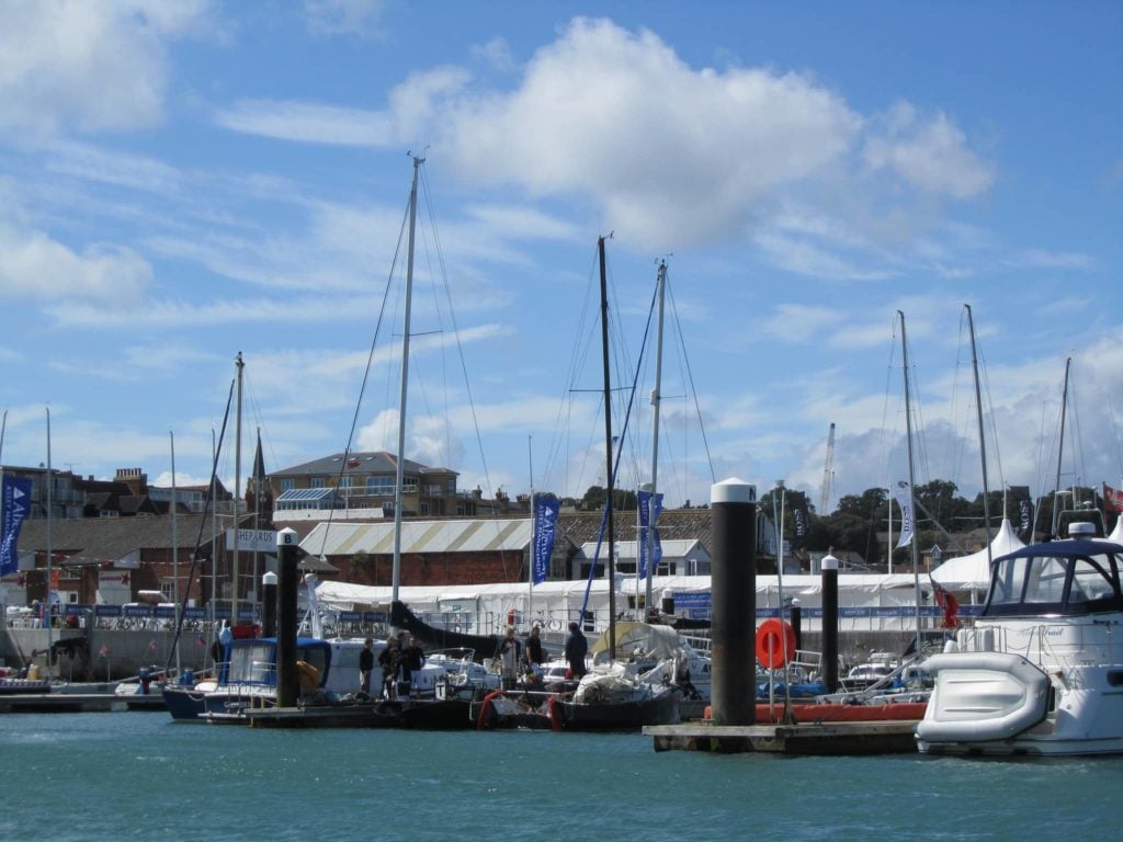 Electric boat charging points come to Cowes: A new era of boating on ...