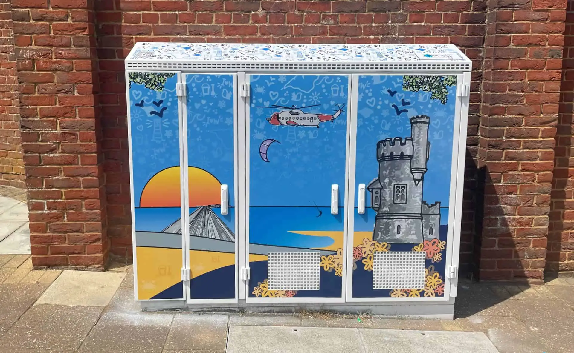 Wightfibre box in Ryde painted by Hollie and Emma