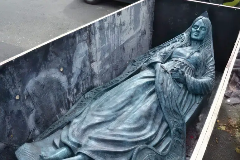 'Lady of Shalott' - Timothy Schmaltz's statue at Dimbola - Plan Research