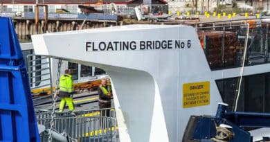 Workmen on the floating bridge 6