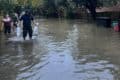 people collecting sandbags from simeon rec by Zoe Feakes