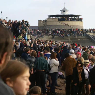 Hundreds of people gathered on the seafront for the Venntor Boxing Day Swim 2007