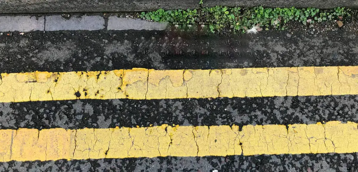Double yellow lines on the roadside