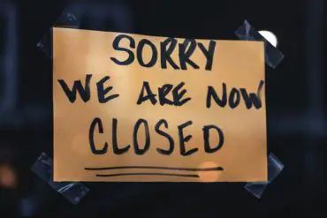 Sign on door reading 'sorry we are now closed'