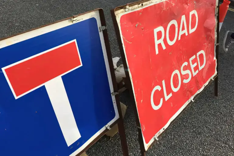 road closed and dead end sign