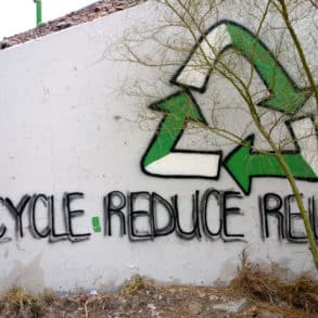 Recycle graffiti on wall