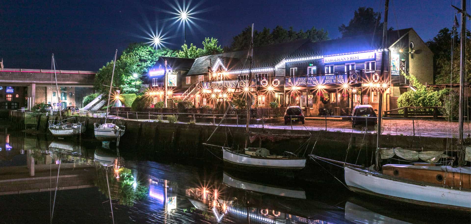 The Bargemans Rest at night