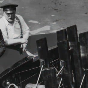 Joe Carstairs with Joe Harris in the powerboat