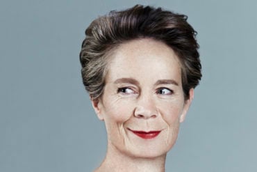 Celia Imrie posing for the portrait