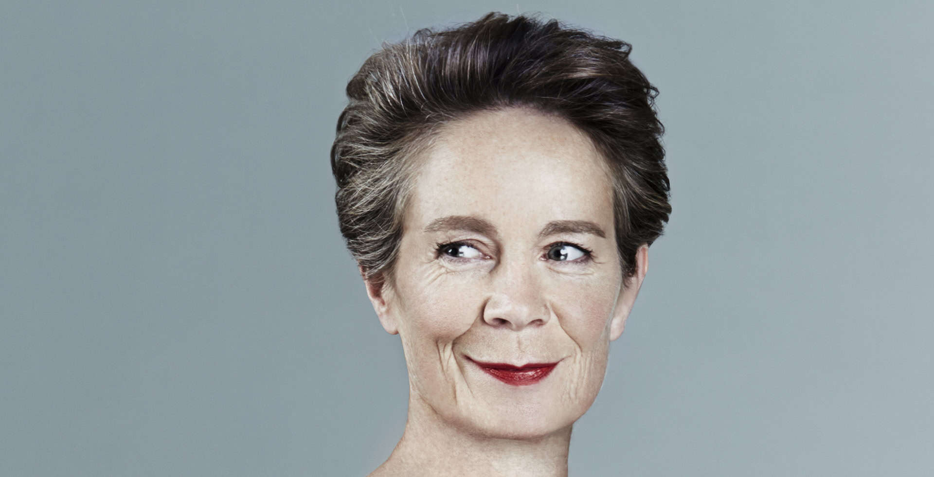 Celia Imrie posing for the portrait