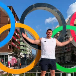 Nick percy with olympic rings in paris