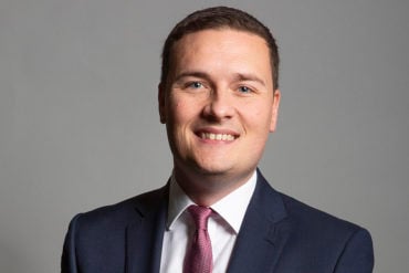 Official portrait of Wes Streeting MP