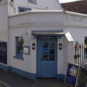 outside of the kings head yarmouth -