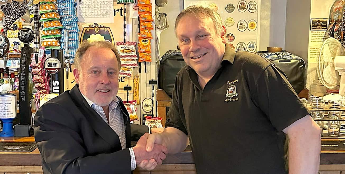 Tim Marshall, Editor of Wightwash congratulating Rod Kellaway at the Newport Ale House