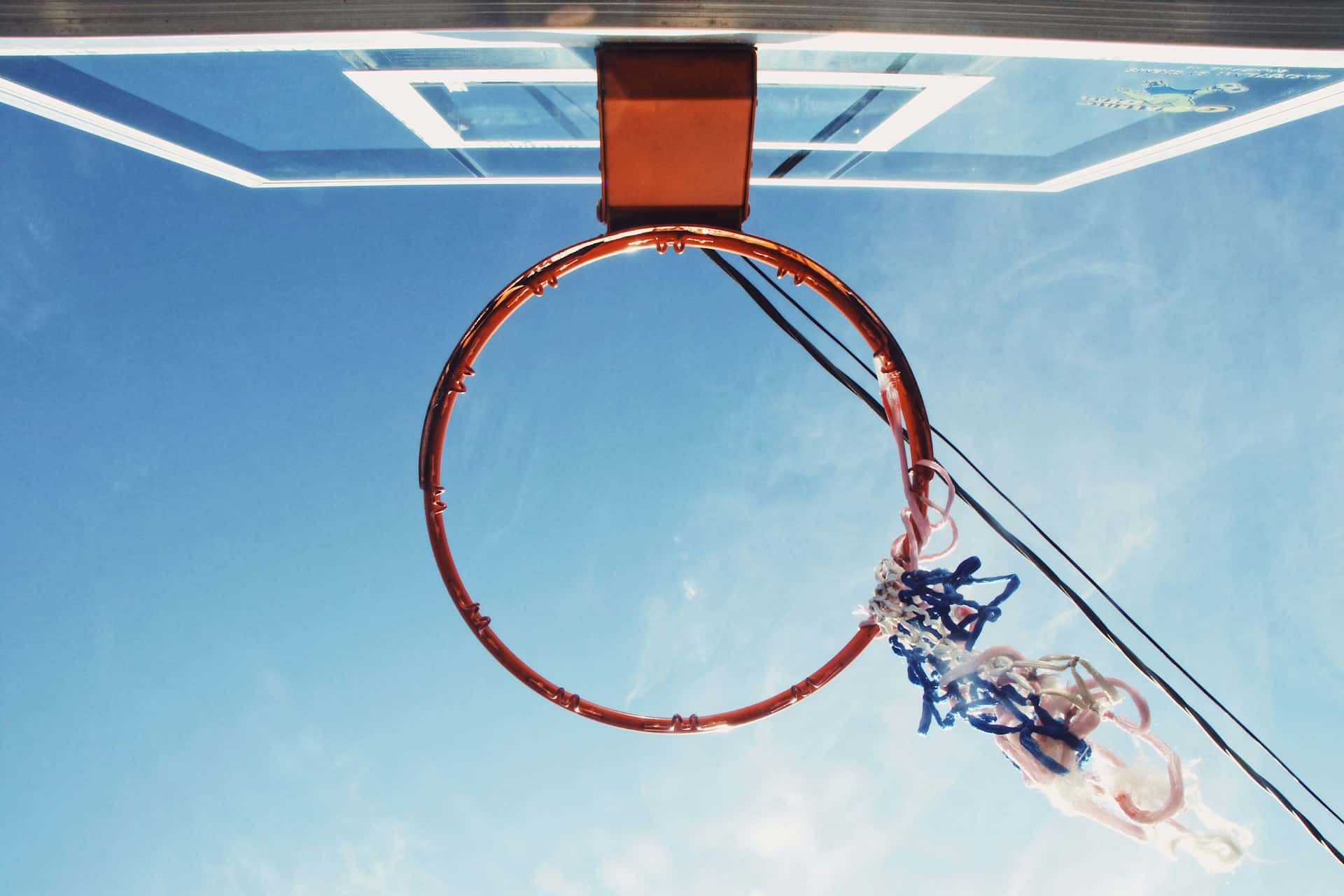 basketball ring (zero) and broken net (net)