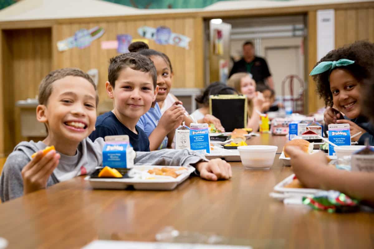 children eating breakfast at school