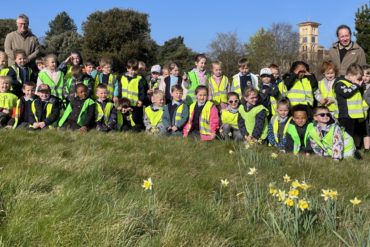Children planting daffodil bulbs at Osborne