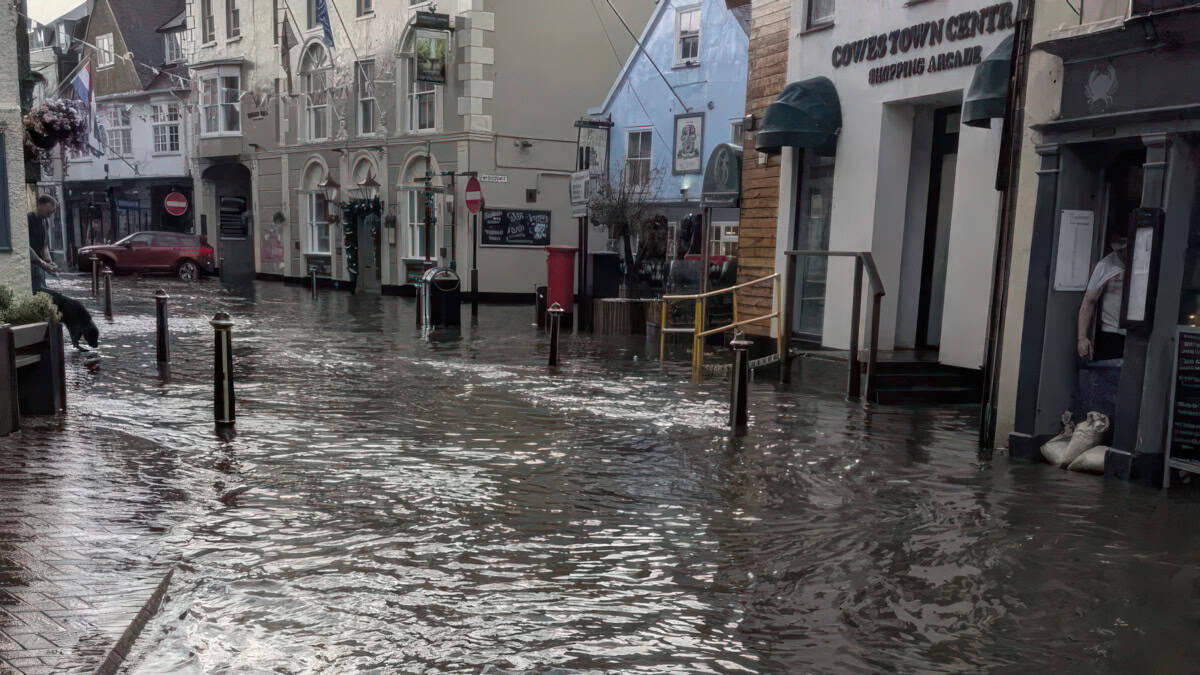 Flash flooding on Cowes High Street