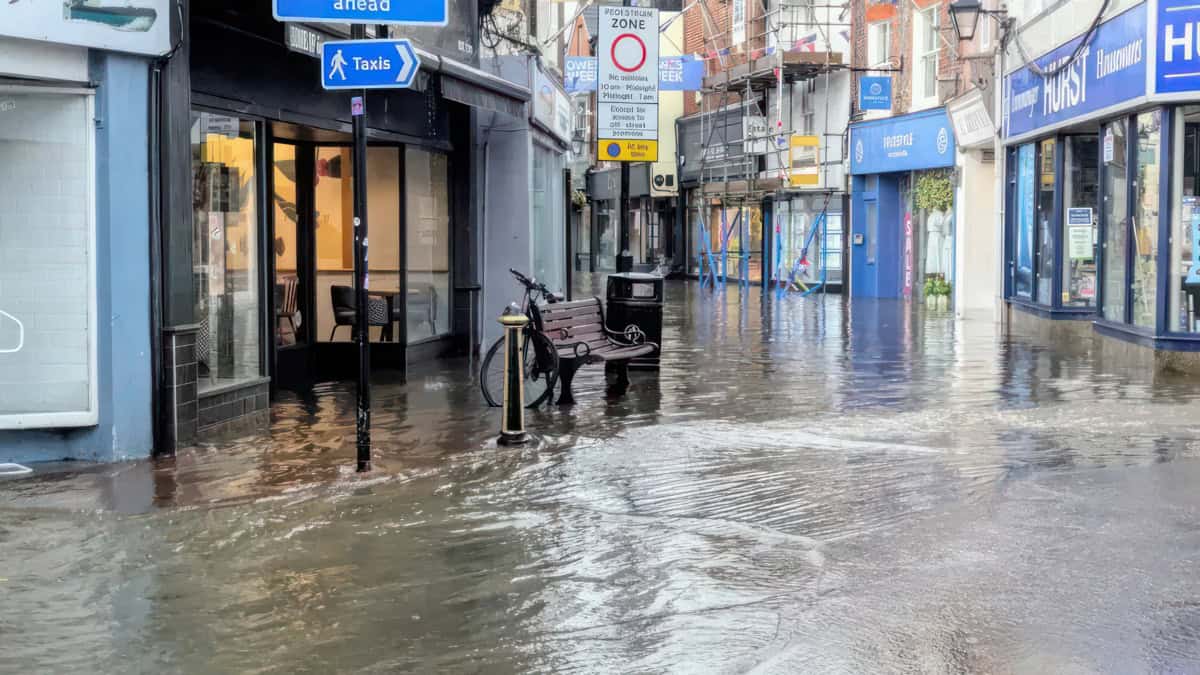 Flash flooding on Cowes High Street