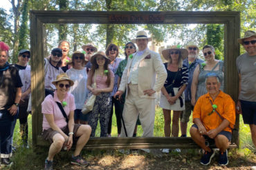 Oscar Wilde lookalike in Ryde participants of the walk