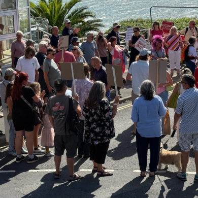 Ventnor rock protest 3