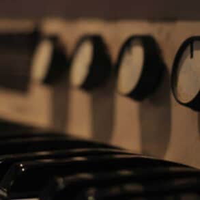 Close of of keys on a synthesiser