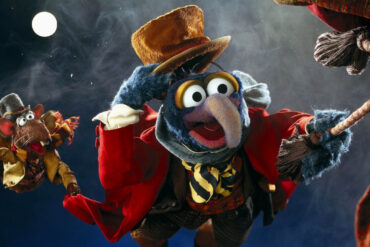 Animation of Rizzo and Gonzo in The Muppet Christmas Carol flying through the air
