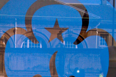 girlguiding logo on window