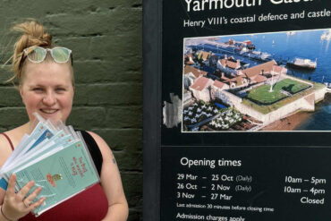 lucy bagshaw with her books at yarmouth castle
