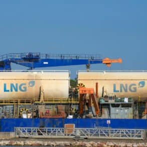 Large tanks with liquefied natural gas