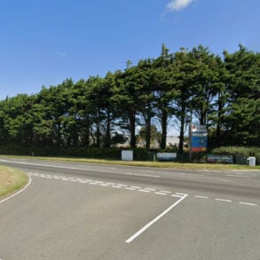 Hale common road junction from google maps