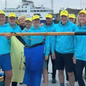 yarmouth gig holding the oar