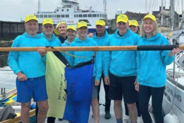 yarmouth gig holding the oar
